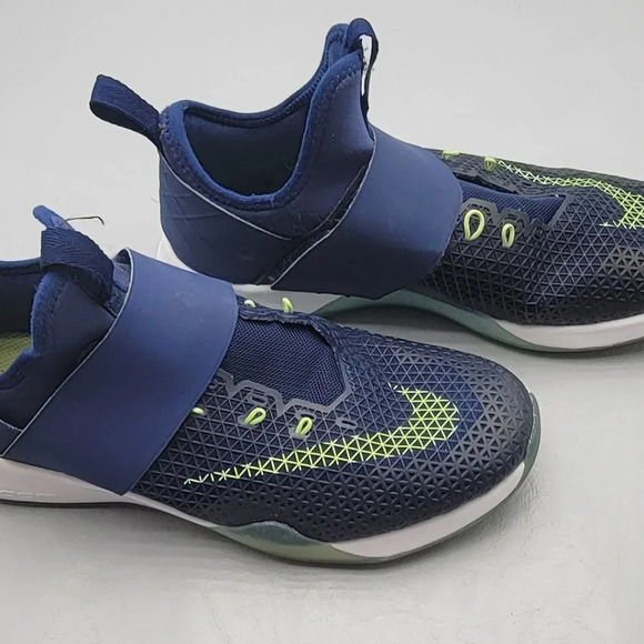 Nike Air Zoom Strong Running Training Shoes Women’s Size 6 #843975 403 - Picture 1 of 10